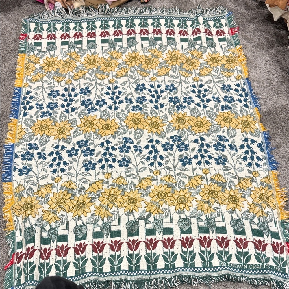Crown Crafts Floral Patterned Throw Blanket Sunflowers Garden Home - Picture 2 of 5